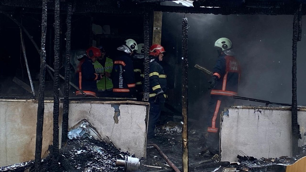 Sakarya'da Trajik Yangında Hayatını Kaybeden İki Kardeş Zonguldak'ta Defnedildi