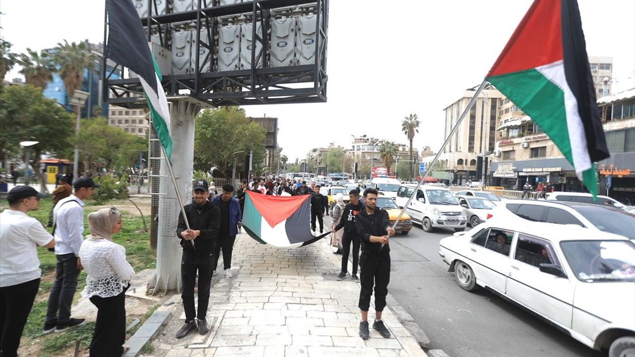 Şam'da İsrail'in Gazze Saldırılarına Karşı Protesto Gösterisi Düzenlendi