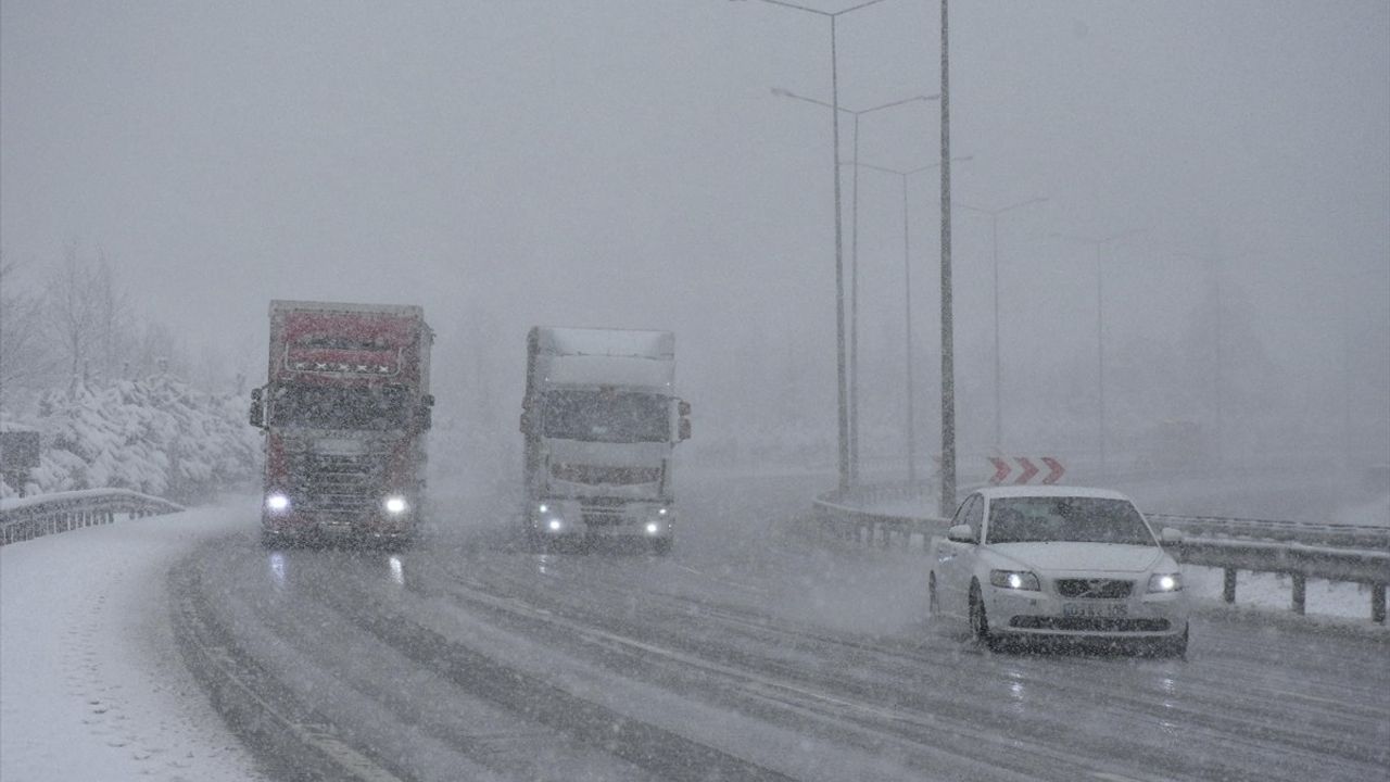 Samsun-Ankara Kara Yolunda Kar Yağışı Etkili Oldu