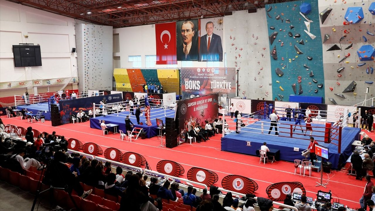 Samsun'da 22 Yaş Altı Kadınlar Türkiye Boks Şampiyonası Devam Ediyor