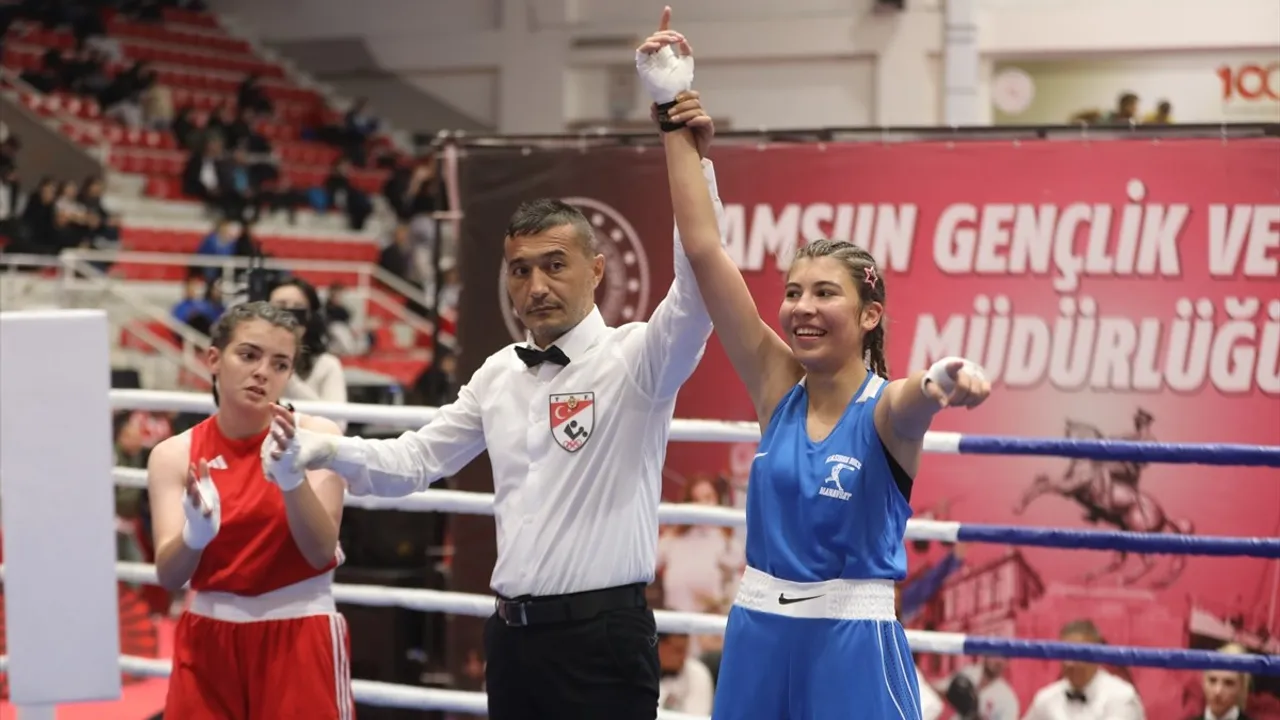 Samsun'da 22 Yaş Altı Kadınlar Türkiye Boks Şampiyonası Devam Ediyor