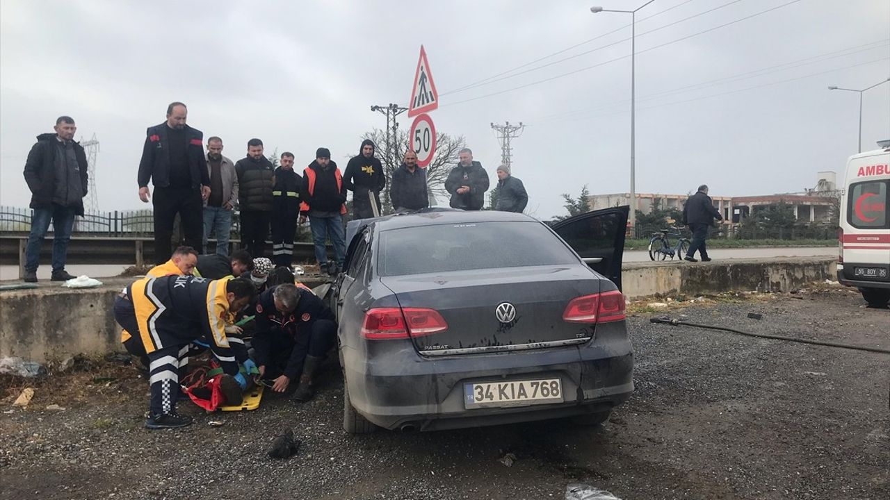 Samsun'da Kaldırıma Çarpan Otomobilde Yaralanma Olayı