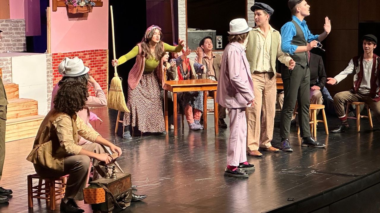 Samsun'da Keşanlı Ali Destanı Tiyatrosu İle Sanat Rüzgarı Esti