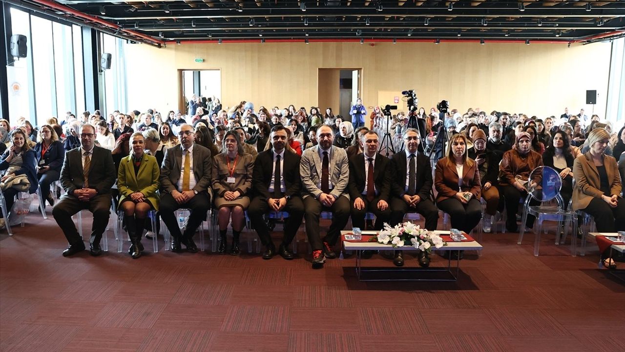 Samsun'da Normal Doğumun Önemi Vurgulandı: Doğal Olan Normal Doğum Sempozyumu Gerçekleştirildi