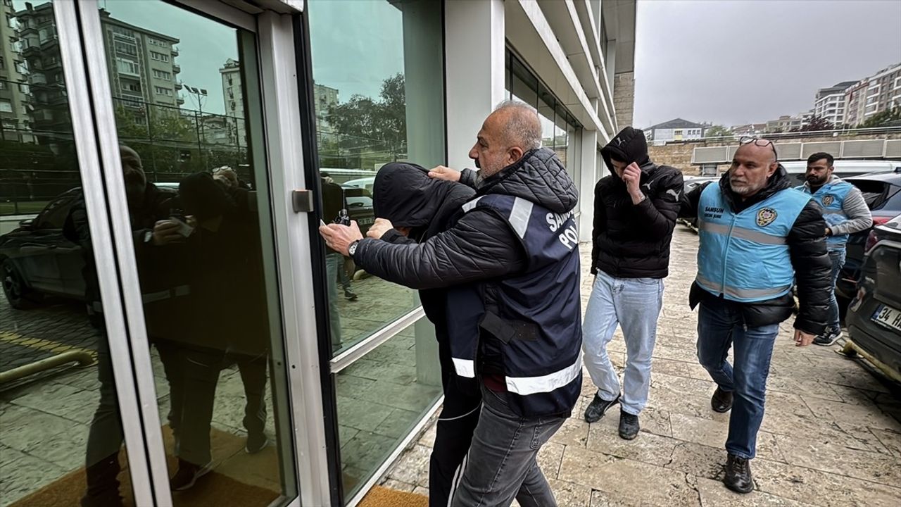Samsun'da Öğretmeni Darbeden İki Şüpheli Adliyeye Sevk Edildi