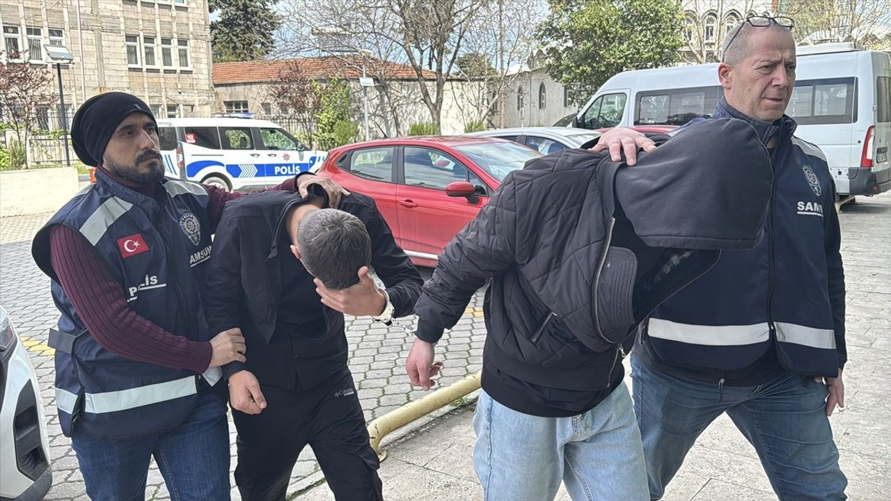 Samsun'da Tüfekle Ateş Edilen Kişi Merdivenden Düşerek Yaralandı