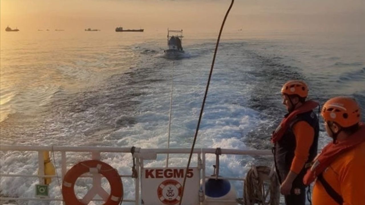 Sarıyer Açıklarındaki Sürüklenen Tekne Kurtarıldı