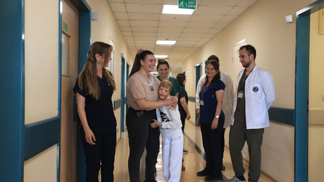 Savaş Mağduru Ukraynalı Çocuğa Kulak Yapılacak