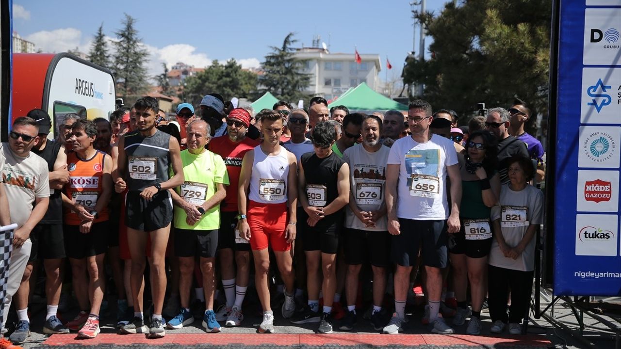 Şehit Ömer Halisdemir Anısına Niğde'de Yarı Maraton Koşuldu