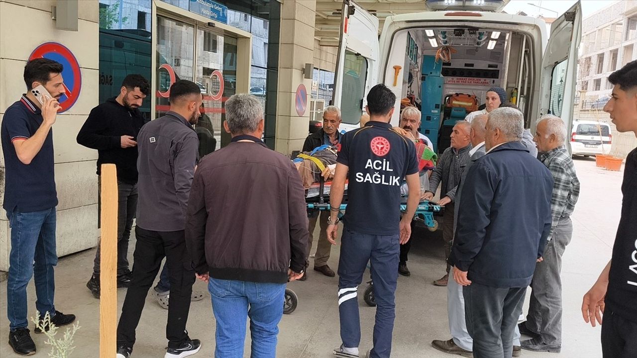 Siirt'te Çapa Makinesine Ayağını Kaptıran Adam Yaralandı