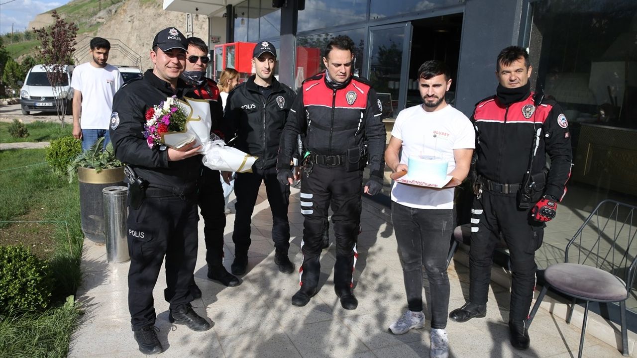 Siirt'te Polisler Kavga İhbarında Kutlama ile Karşılaştı