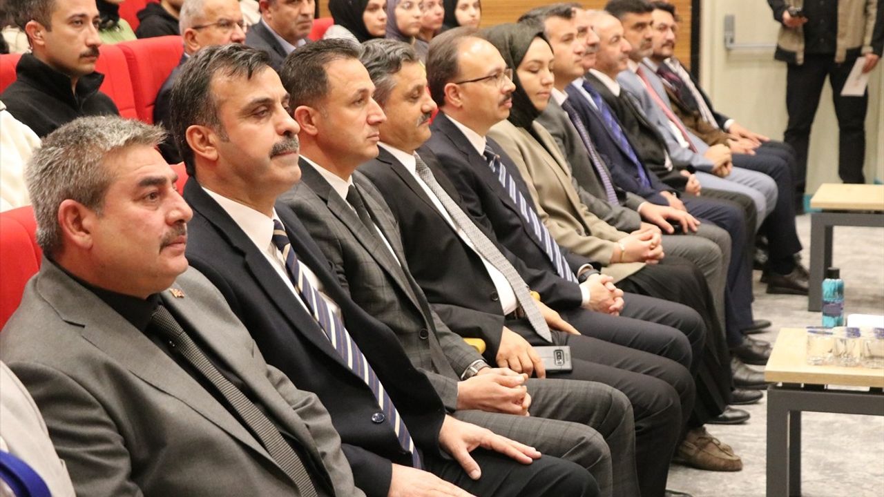 Siirt'te Turizm Haftası Kapsamında Panel Düzenlendi