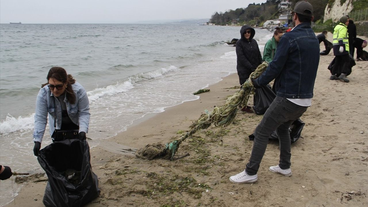 Sinop'ta Deniz Turizmi İçin Sahil Temizliği Yapıldı