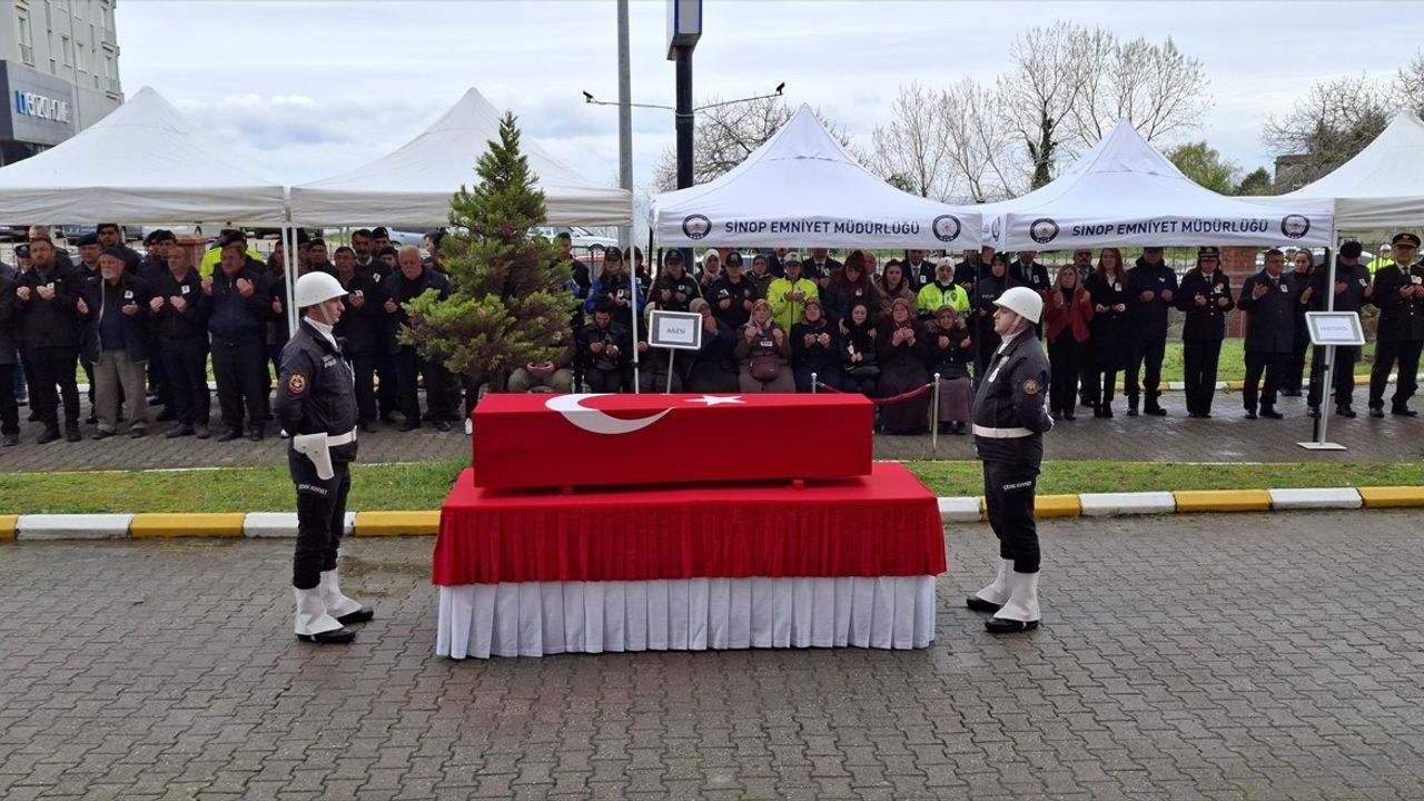 Sinop'ta Kalp Krizinden Vefat Eden Polis Memuru İçin Tören Düzenlendi