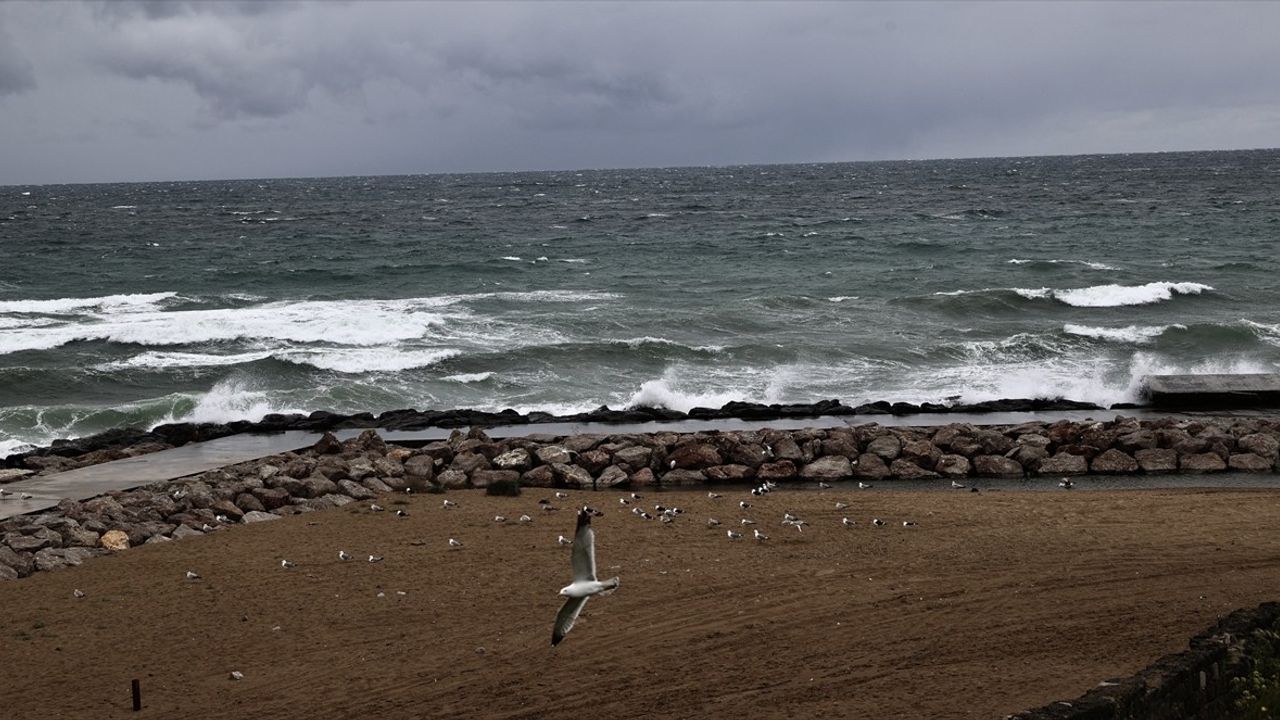 Sinop'ta Şiddetli Fırtına: Hız 50 Kilometreyi Aştı