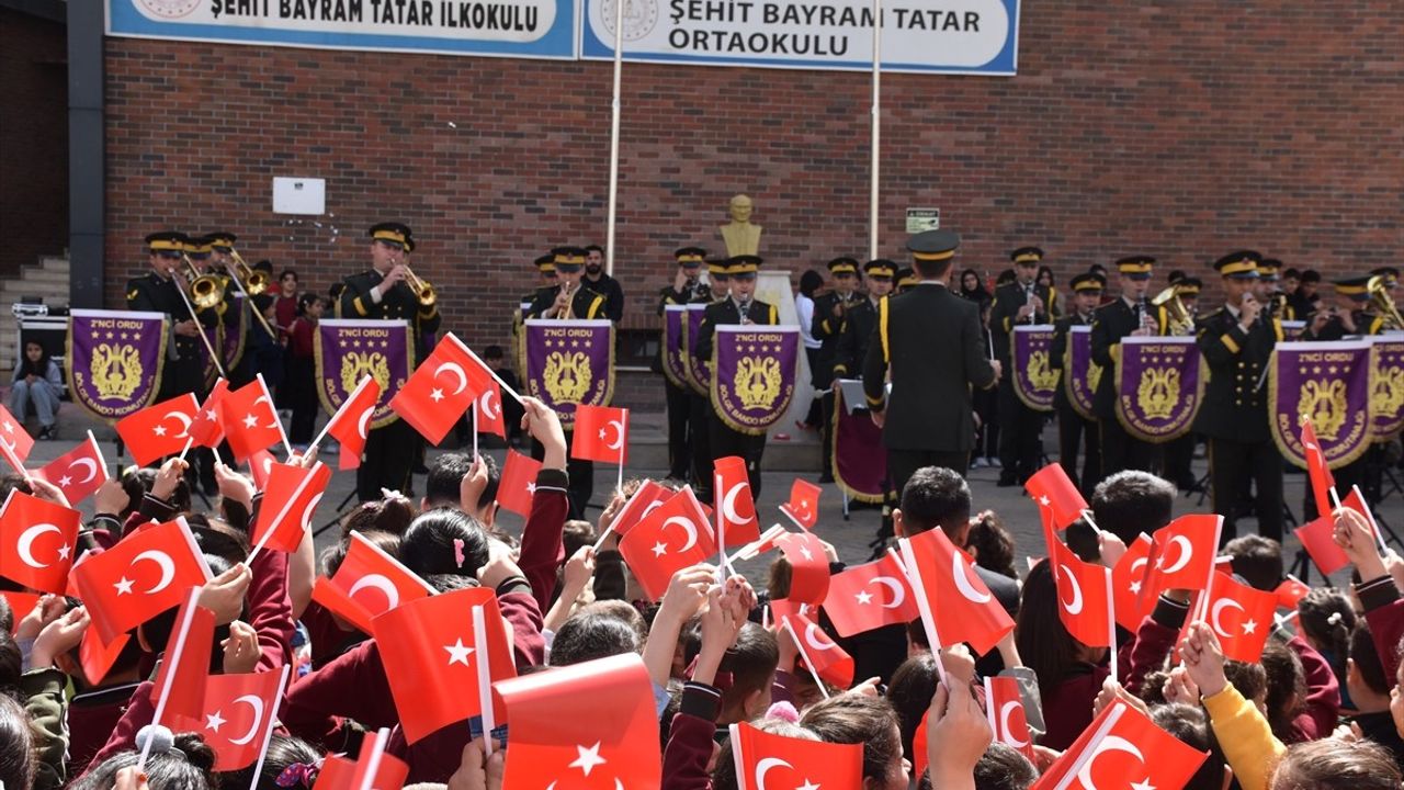 Şırnak'ta Askeri Bando, 23 Nisan'ı Coşkuyla Kutladı