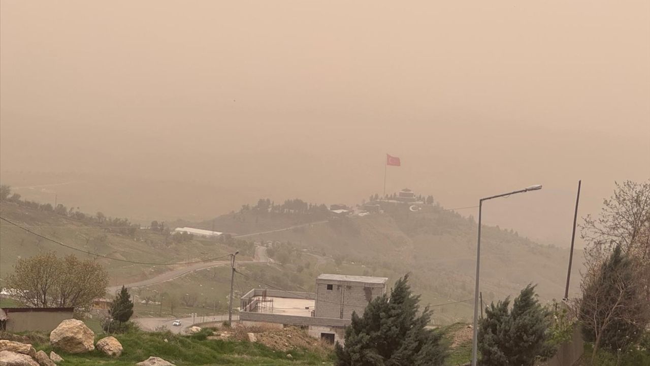 Şırnak'ta Etkili Toz Taşınımı Yaşamı Olumsuz Etkiledi