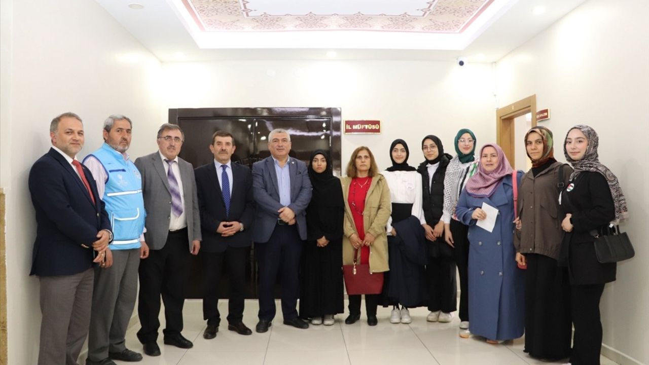 Sivas'ta Öğrencilerden Filistin İçin Destek Kermesi