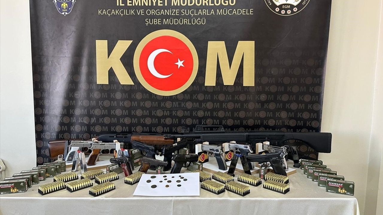 Sivas'ta Silah Kaçakçılığı Operasyonu: 18 Şüpheli Yakalandı