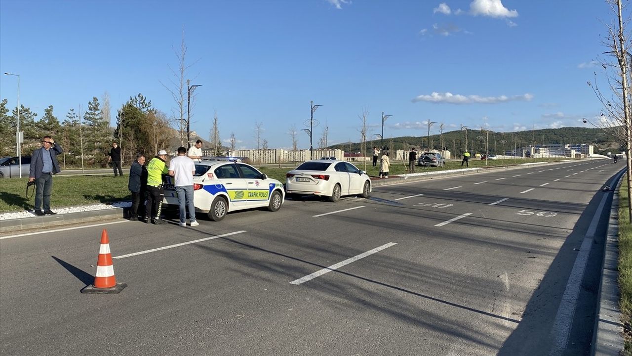 Sivas'ta Trafik Kazası: 4 Yaralı