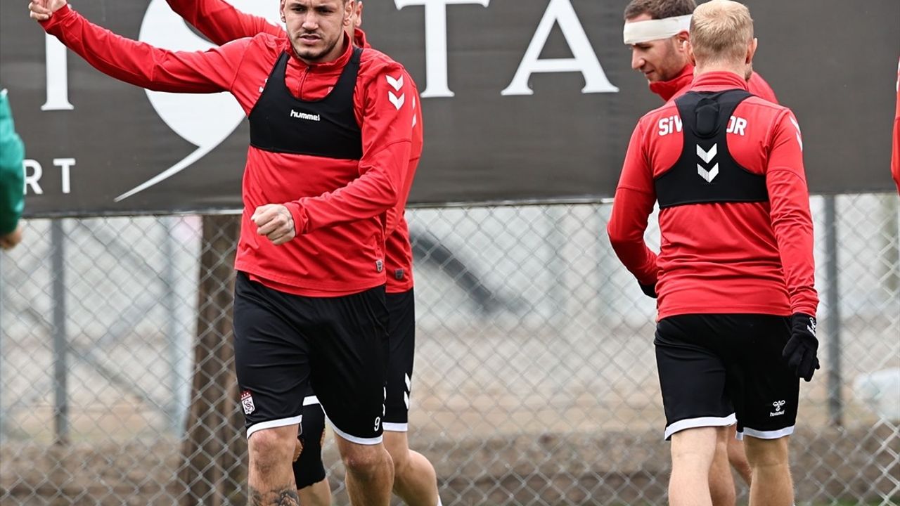 Sivasspor, Fenerbahçe Maçı İçin Hazırlıklarına Devam Ediyor