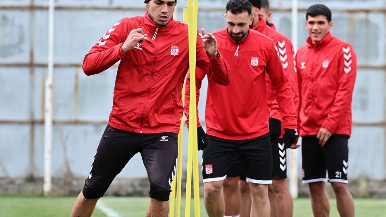 Sivasspor, Fenerbahçe Maçına Hazırlıklarını Sürdürüyor