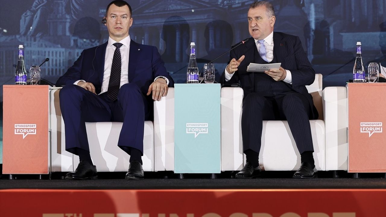 St. Petersburg'da 7. Etnospor Forumu'nda Bakanlar Paneli Gerçekleşti