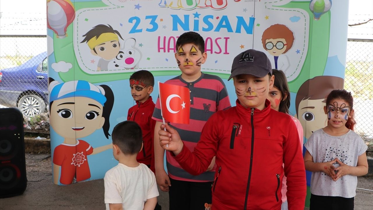 Suriyeli Çocuklar 23 Nisan'ı Öncüpınar Gümrük Kapısı'nda Kutladı