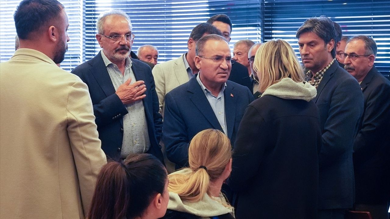 TBMM Başkanvekili Bozdağ, Sırrı Süreyya Önder'i Hastanede Ziyaret Etti