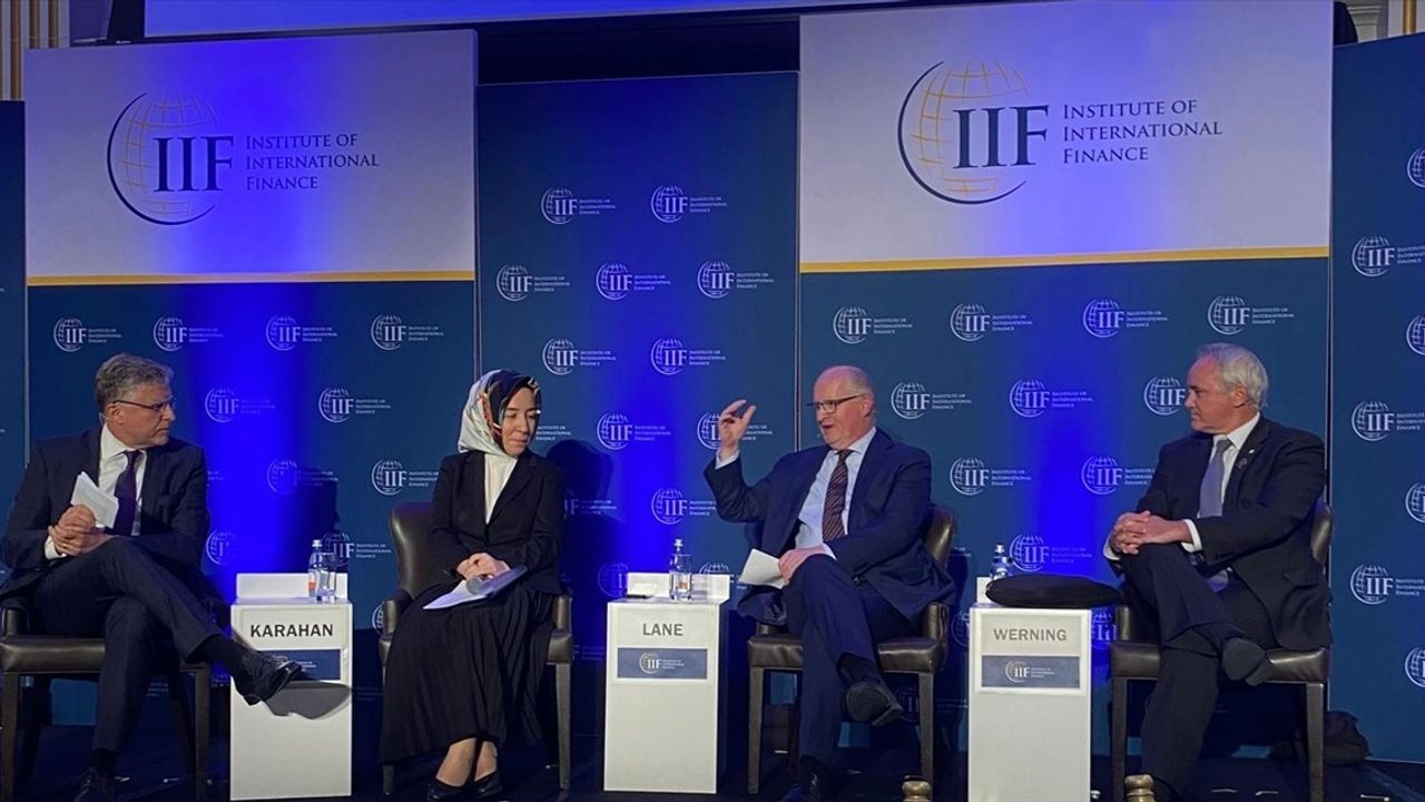 TCMB Başkan Yardımcısı Karahan'dan Sıkı Para Politikası Vurgusu