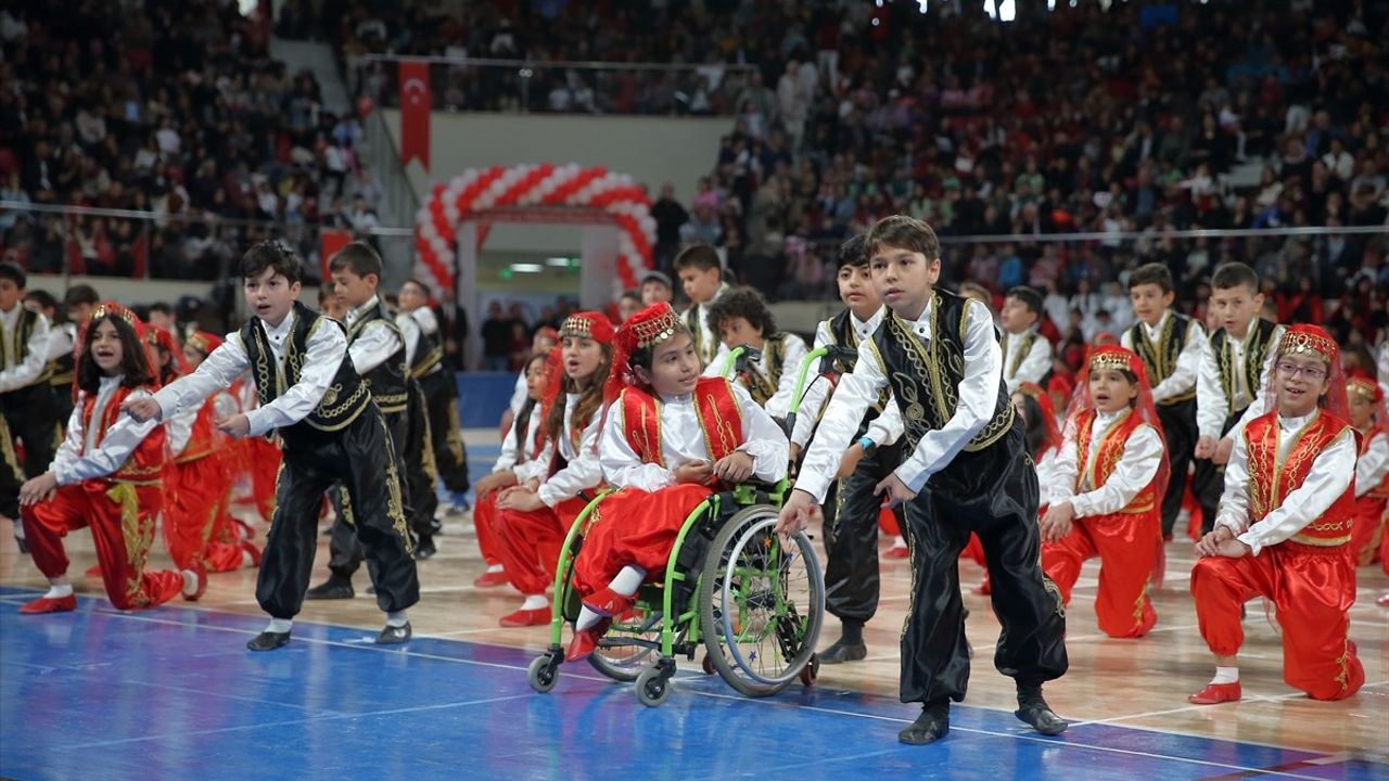 Tekerlekli Sandalyeli Selenay'dan Özgüven Dolu Performans