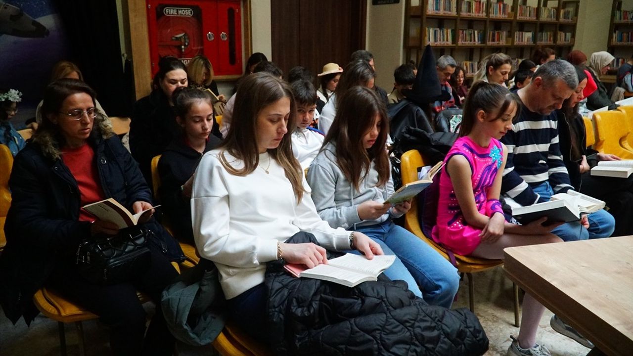 Tekirdağ'da Aile Yılı Etkinliği: Öğrenciler Aileleriyle Kitap Okudu