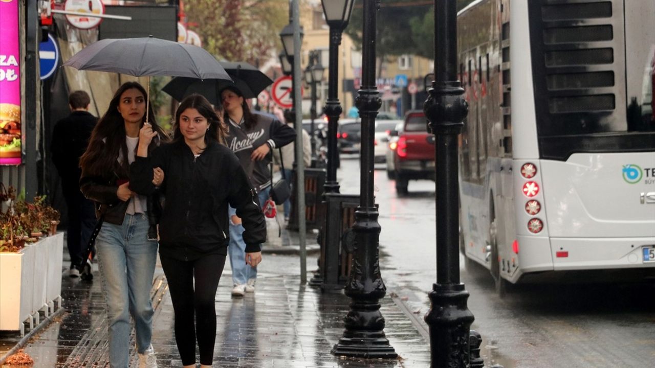 Tekirdağ'da Sağanak Yağış Hayatı Olumsuz Etkiledi