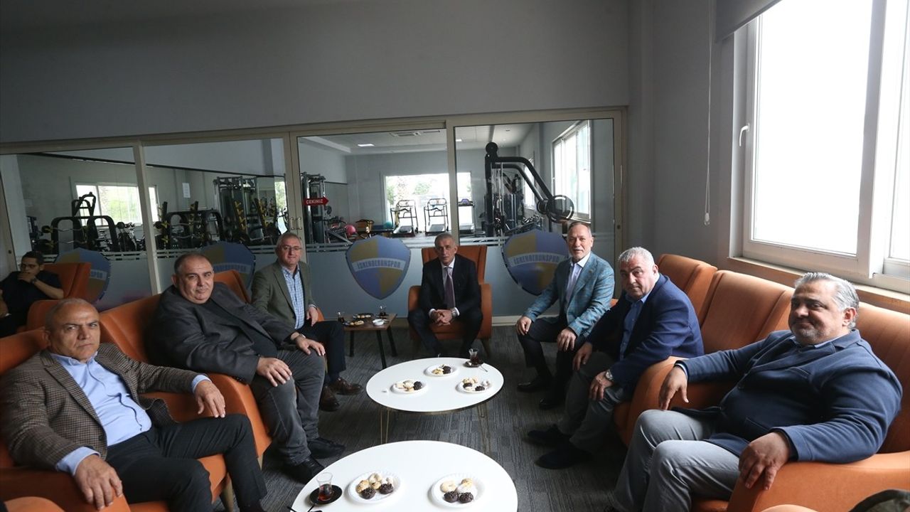 TFF Başkanı İbrahim Hacıosmanoğlu, İskenderunspor Tesisini Ziyaret Etti
