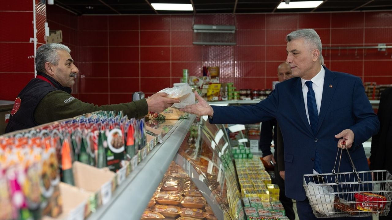 Ticaret Bakanı Bolat, Boykot Çağrılarına Rağmen Esnafı Destekledi