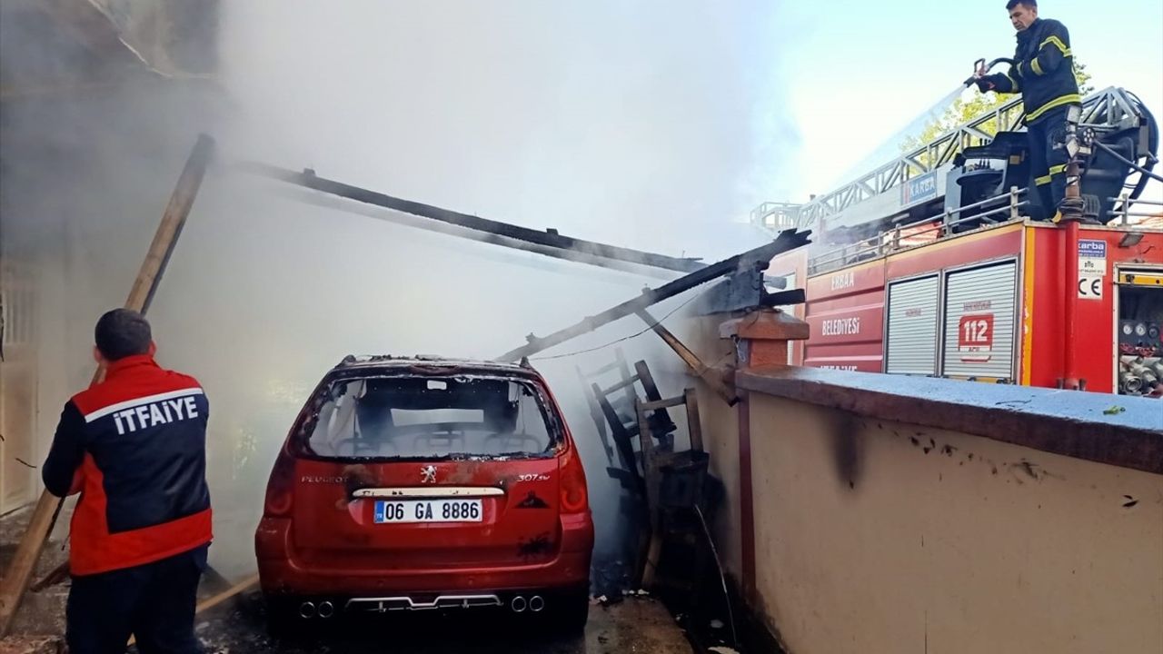 Tokat'ta Otomobil Yangını Bitişikteki Binayı Havaya Uçurdu