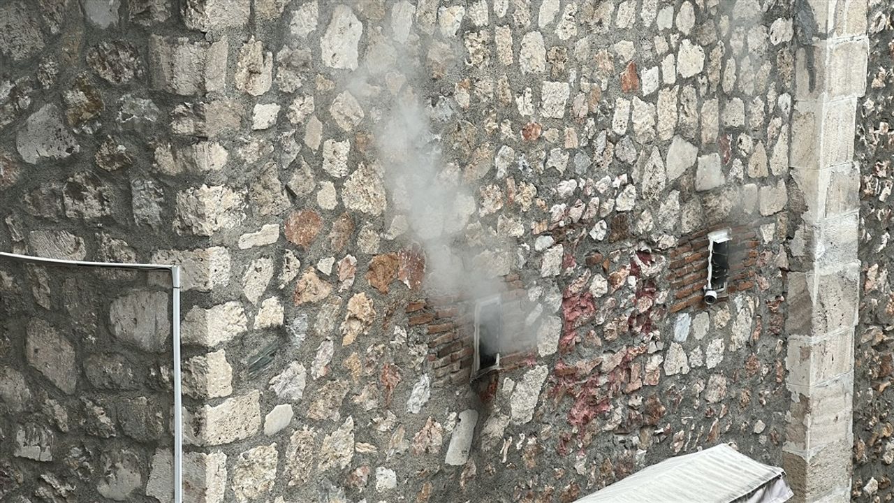 Tokat'taki Tarihi Ebu Şems Hanegahı Camisi'nde Yangın Çıktı