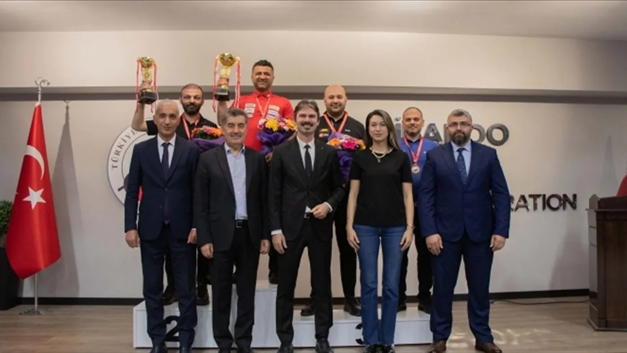 Tolgahan Kiraz Türkiye 3 Bant Bilardo Şampiyonası'nın Şampiyonu