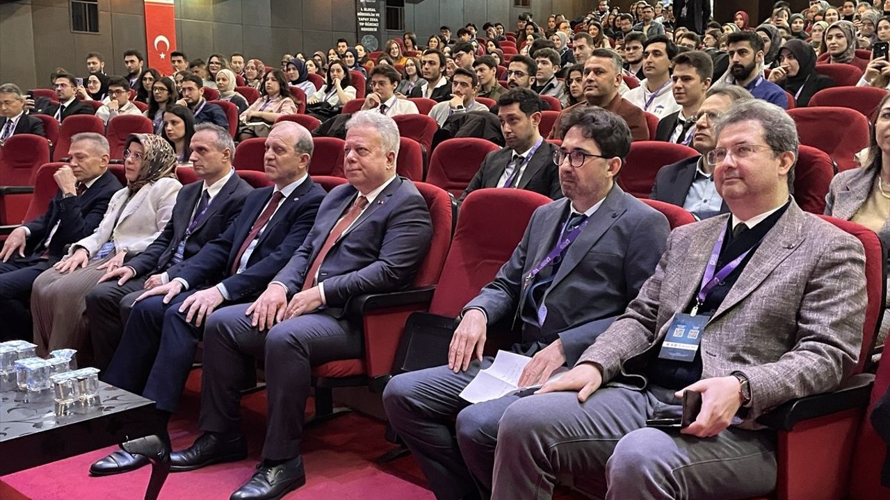 Trabzon'da 1. Ulusal Nörobilim ve Yapay Zeka Tıp Öğrenci Kongresi Başladı