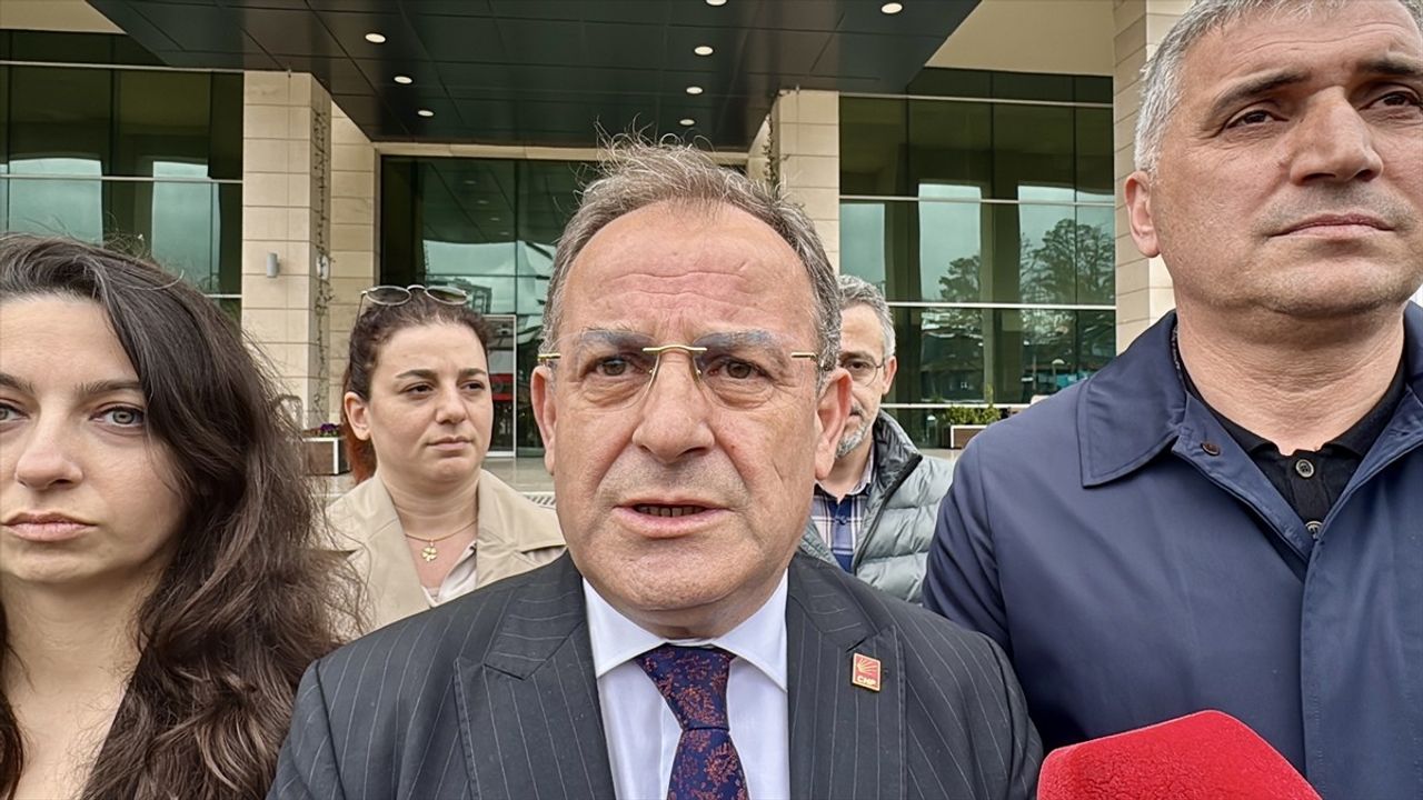 Trabzon'da CHP Gençlik Kolları Görevli Bıçakla Yaralandı, Zanlı Tutuklandı