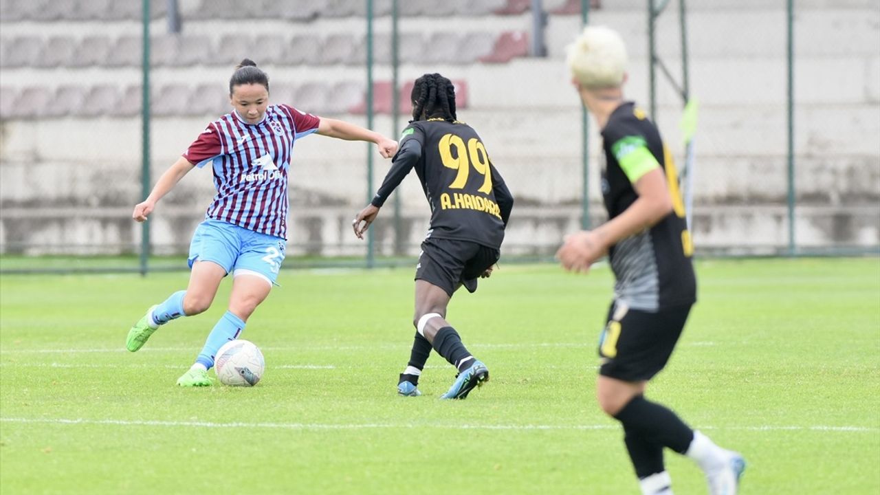 Trabzonspor, ALG Spor'u 4-0 Mağlup Ederek Puanını Yükseltti