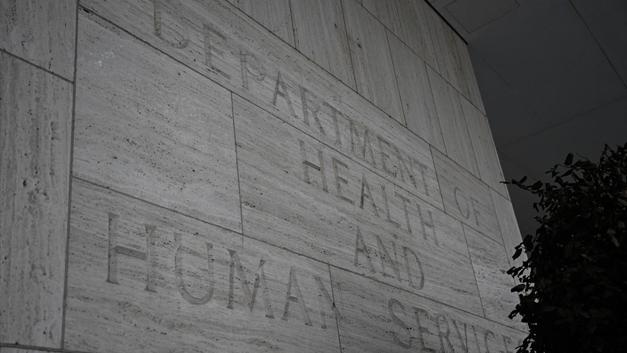 Trump Yönetimi, Sağlık Kurumlarında 10 Bin Çalışanı İşten Çıkarıyor