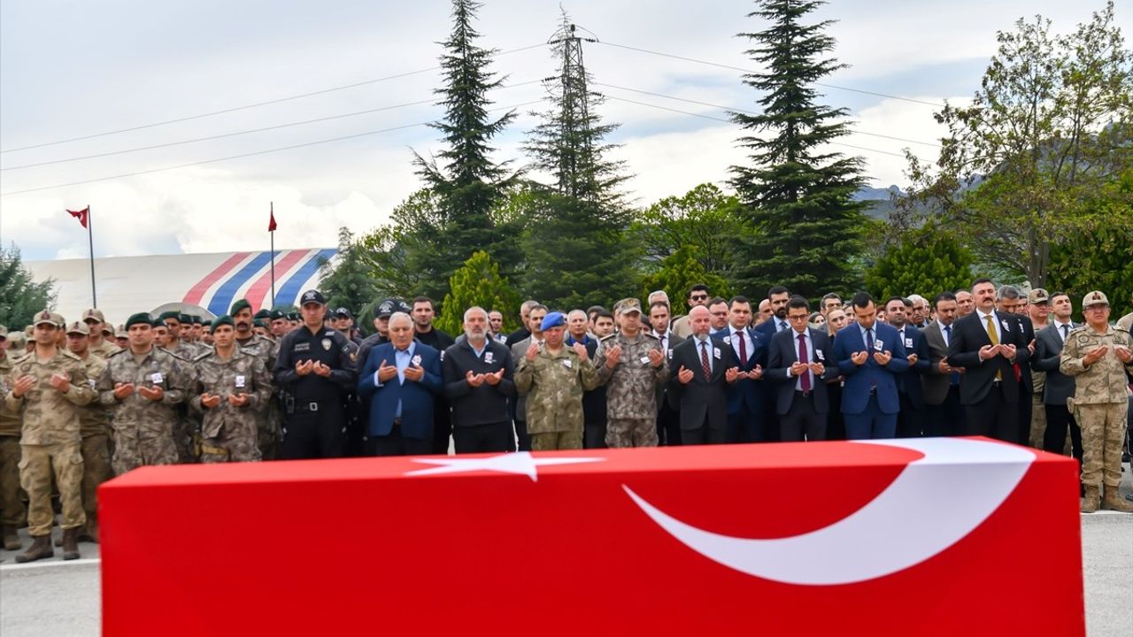 Tunceli'de Halı Sahada Fenalaşan Astsubay Hayatını Kaybetti
