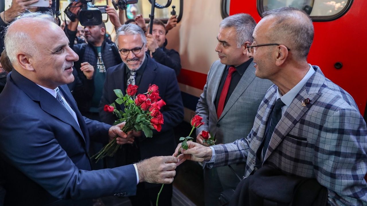 Turistik Diyarbakır Ekspresi İlk Seferinde Coşkuyla Karşılandı
