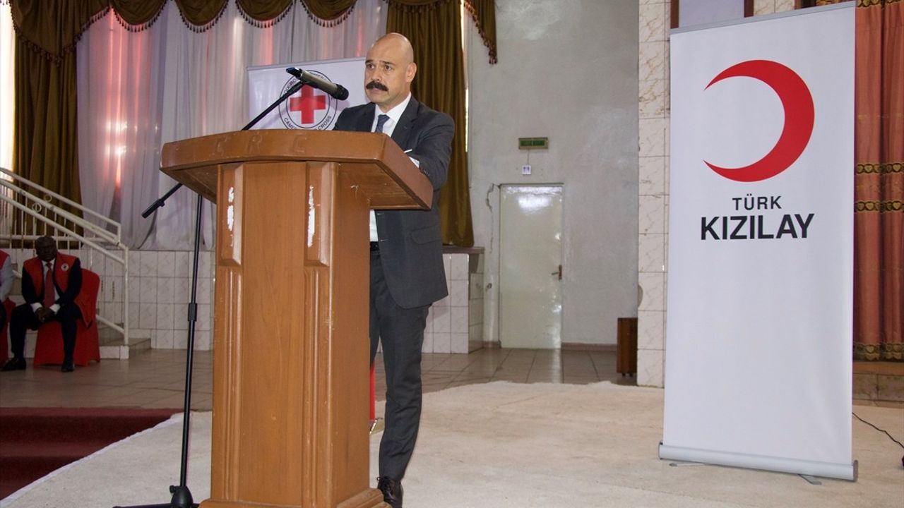 Türk Kızılay'dan Kamerun'daki Gençlere Sağlık Eğitimi Desteği