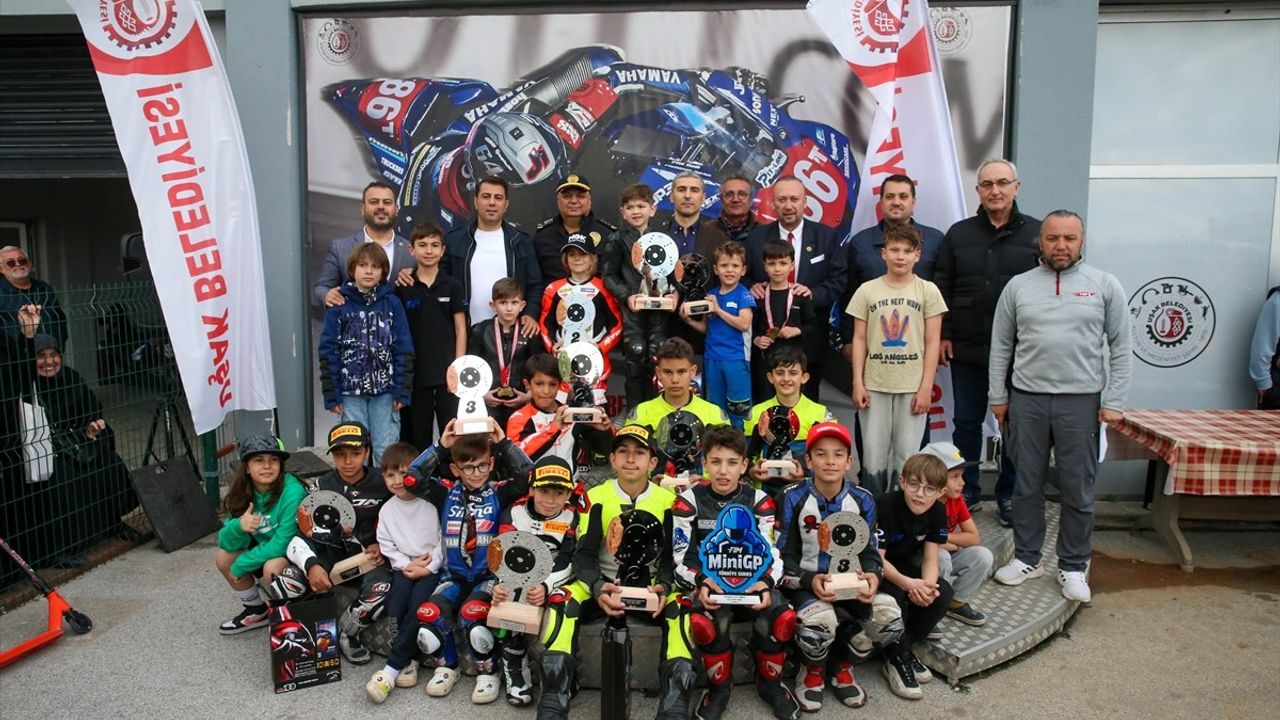 Türkiye Süpermoto Şampiyonası Uşak'ta Heyecan Dolu Başladı