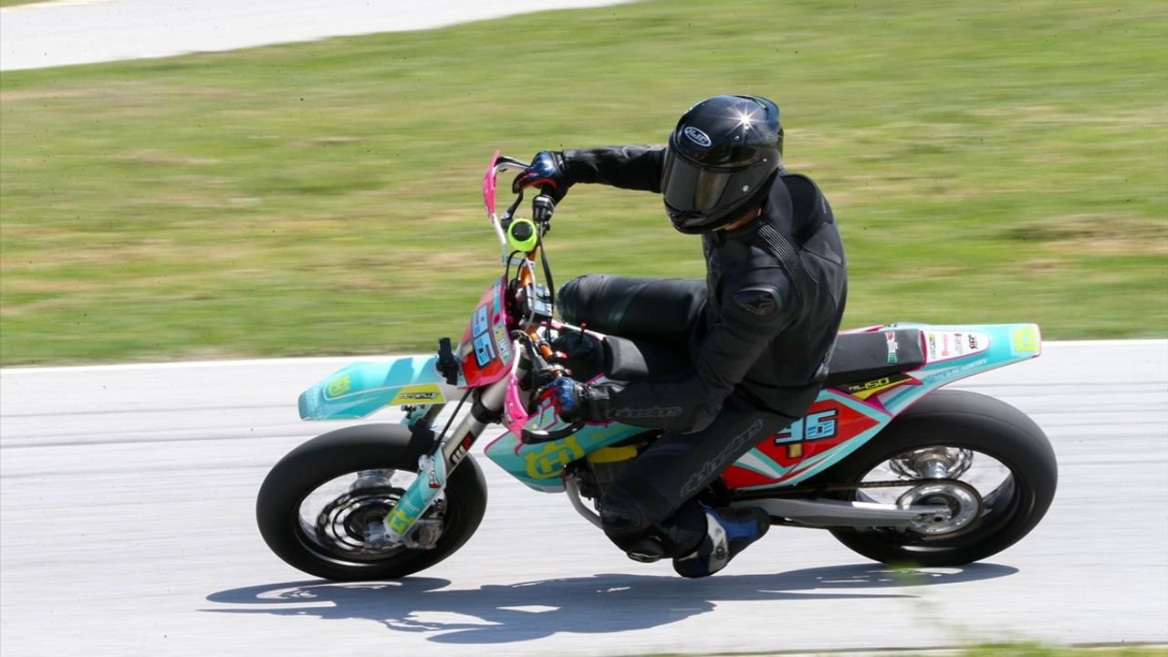 Türkiye Süpermoto Şampiyonası Uşak'ta Start Aldı