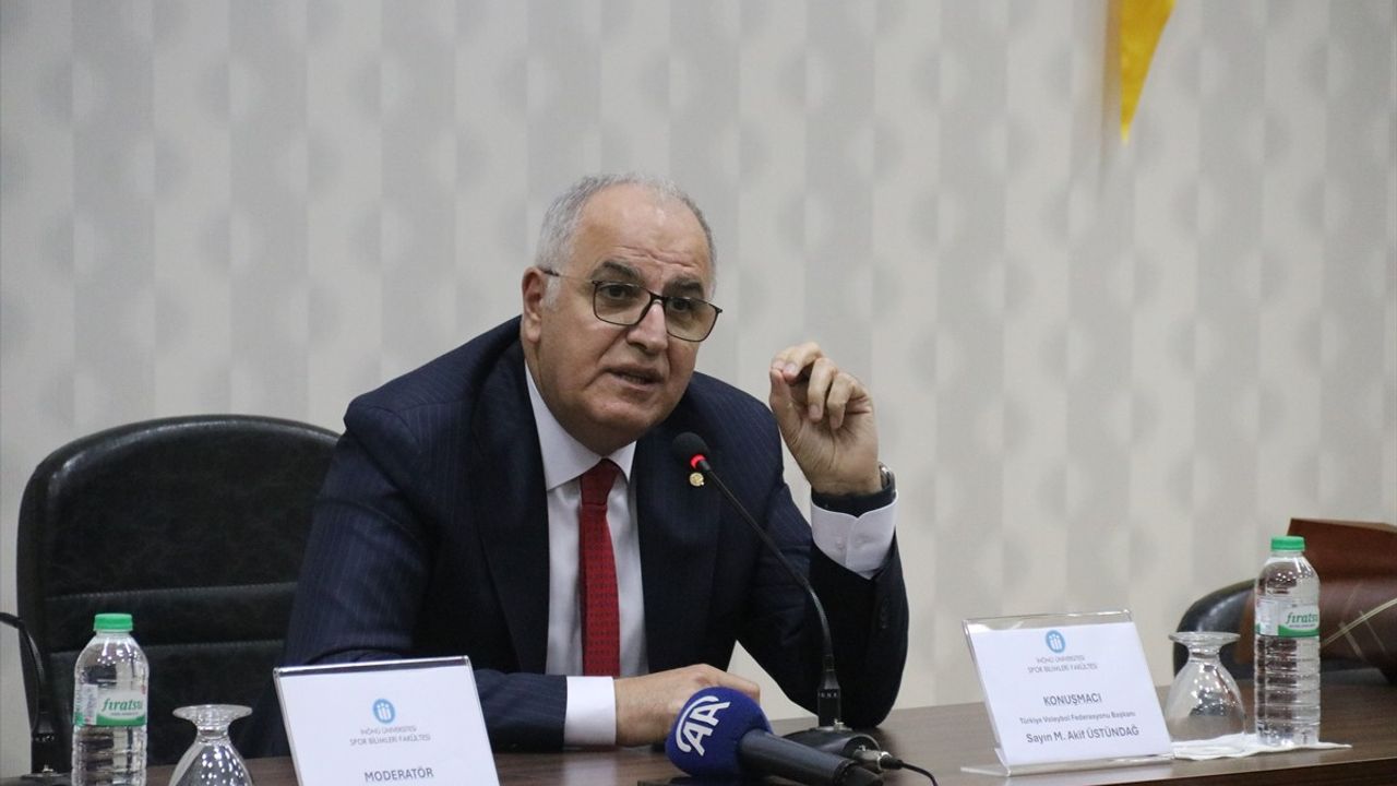 TVF Başkanı Mehmet Akif Üstündağ, Malatya'da Voleybolun Başarısını Anlattı