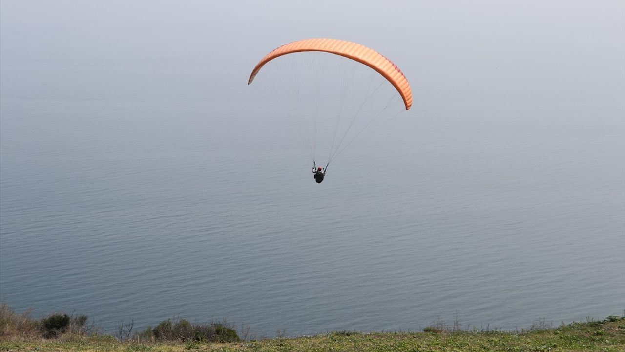 Uçmakdere Bayramda Yamaç Paraşütü Tutkunlarını Ağırlıyor