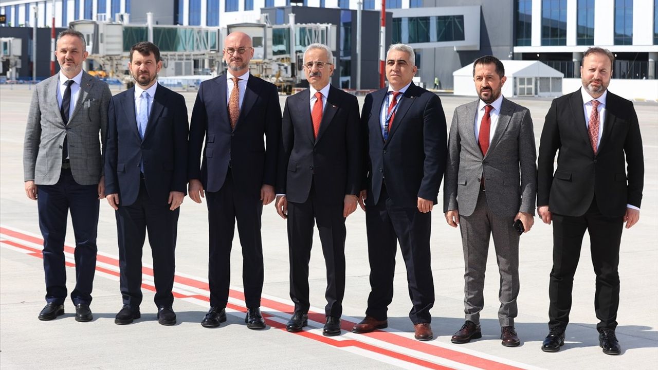 Ulaştırma Bakanı Uraloğlu: Antalya Havalimanı'nın Kapasitesi 82 Milyona Ulaşıyor